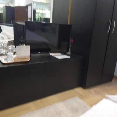 Mirrors Room Mega Mall National Arena Bucarest Extérieur photo